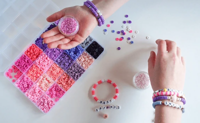 手串（hand bracelet)